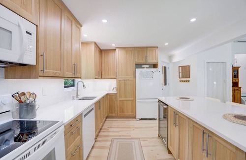 Haliburton Cottage | Serenity Now!nBeautiful Drag Lake. Beach, dock, hot tub and fire pit. Flat lot.