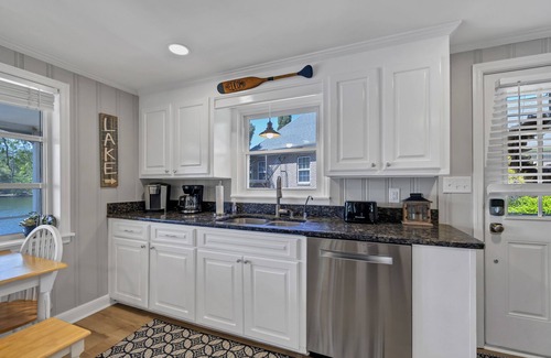 Chapin House | SERENITY NOW/Sunsets/Beach/Water On 3 Sides/Firepit/dock/boat ramp/Wi-Fi