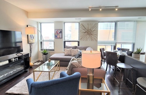 Evanston Condo | "Serenity of Evanston" 2 BDR/2Bath Modern-Luxe Suite