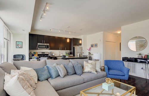 Evanston Condo | "Serenity of Evanston" 2 BDR/2Bath Modern-Luxe Suite