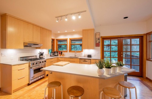 Bowen Island House | Serenity on Bowen Island