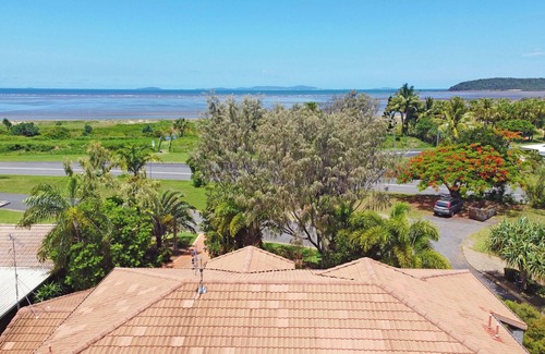 Kinka Beach House | Serenity on Scenic- Your Ideal Coastal Family Escape!