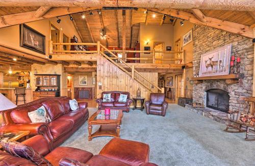 Lewisburg House | Serenity on the River Luxe Lewisburg Cabin!