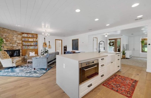 Georgetown House | 'Serenity On The San Gabriel' Pet-Friendly! Riverfront! Kayaks! Bikes!
