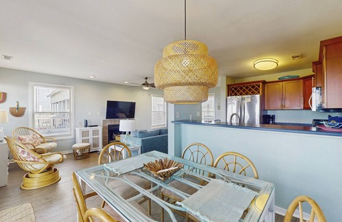 Topsail Beach House | Serenity Point duplex with 180-degree water view & community pool - dog-friendly