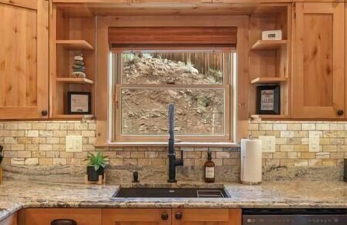 Bailey House | Serenity Ponds. Trout Pond-Hot Tub-Hiking-Winery 5 min away