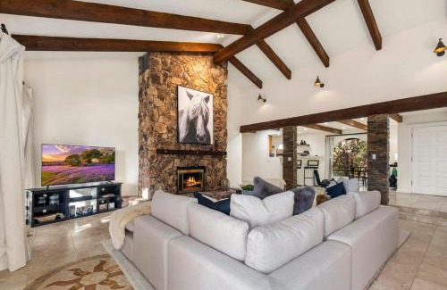 West Sedona House | Serenity Retreat Sedona with Hot Tub Games & Firepit