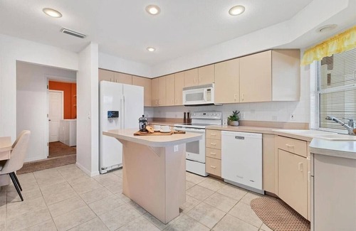 Broadmoor House | Serenity Shores - Canal front 3-bedroom, 2 bathroom private pool house.