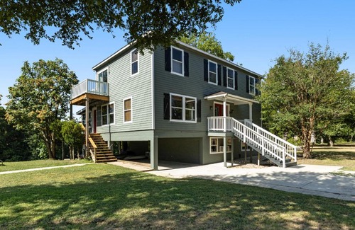 Seguin House | Serenity Shores Retreat