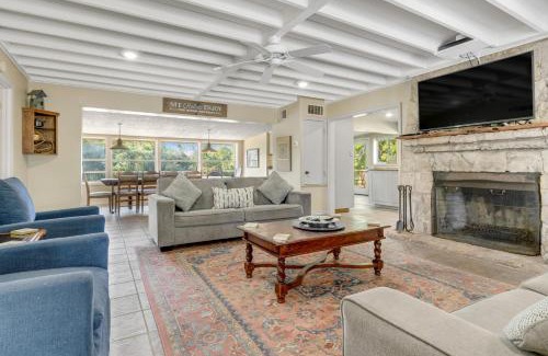 Seguin House | Serenity Shores Retreat