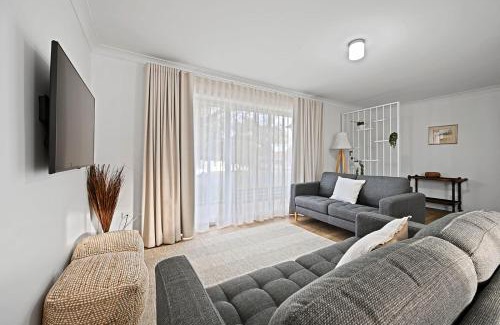 Orange East House | Serenity - Short Drive to CBD, Firepit