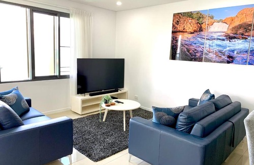 Darwin City Centre Apartment | Serenity Short Stays - Deja Blue - at Darwin Waterfront