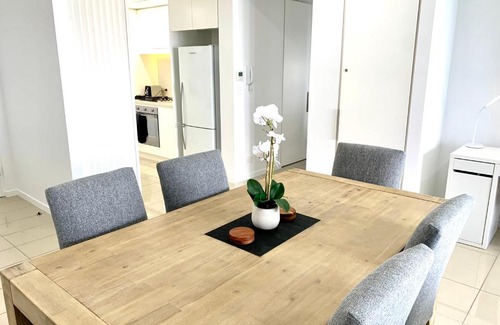 Darwin City Centre Apartment | Serenity Short Stays - Deja Blue - at Darwin Waterfront