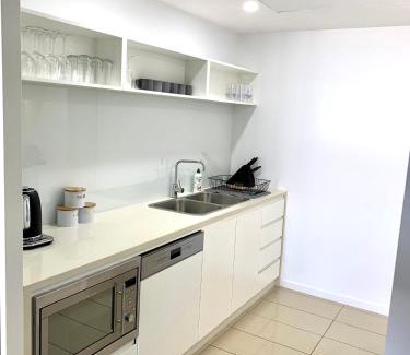 Darwin City Centre Apartment | Serenity Short Stays - Deja Blue - at Darwin Waterfront