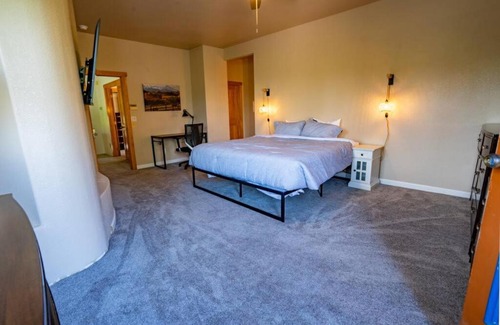 Skyway House | Serenity Skyline Lodge