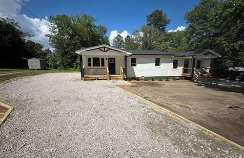 Southwest Raleigh House | "serenity south of Raleigh" Quiet charming low traffic Neighborhood