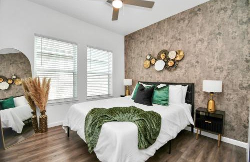 South Central Houston Apartment | Serenity Studios - Near Med Center & Museum District