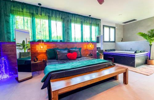 Venissieux Hotel | SERENITY Suite - Love room