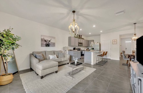 Plant City Apartment | Serenity Townhouse|Pool, Gym, Hiking & Parks