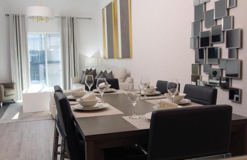 Loughman House | Serenity Townhouse Private Pool and Pet-Friendly