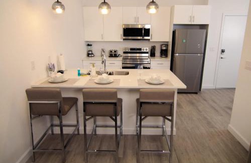 Loughman House | Serenity Townhouse Private Pool and Pet-Friendly