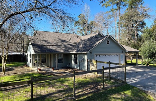 Tomball House | Serenity under the trees! Spacious 2-bedroom, 2-bath; Long Term Stays Considered