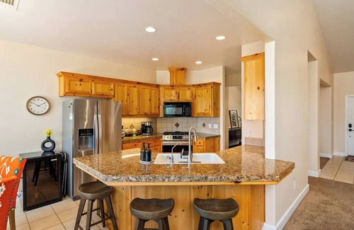 Paso Robles House | Serenity Vista Retreat-sleeps 8|EV|sauna|Hot Tub