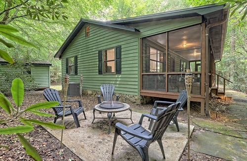 Blairsville Cabin | “Serenity Wow!” Cabin on the Creek Close to Town