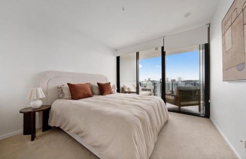 Burleigh Heads Apartment | Sereno - Luxury Ocean Views With Pool And Gym