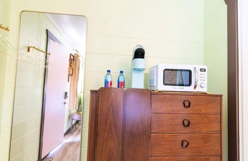 Trenton Hotel | Seriously 60s Room #2 @ Retro Boutique Motel