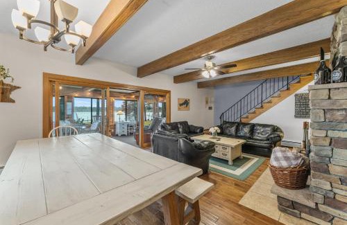 Crosby House | Serpent Lake Getaway