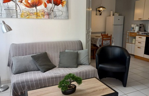 Saint-Maurice-d'Ibie Cottage | SERPOLET gîte with shared pool in the Ibie valley