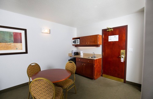 Grande Prairie Hotel | Service Plus Inn and Suites - Grande Prairie