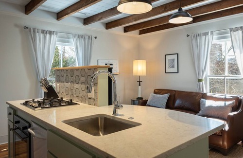 Belmont Apartment | Service Station Apartment | Great Extended Stay in Dtwn Belmont