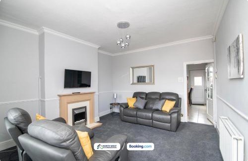 Bolton House | Serviced 2BR Home in Bolton Near Manchester