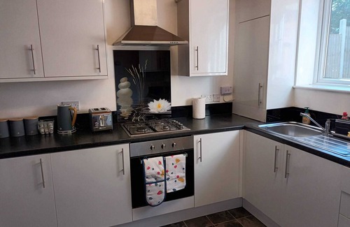 Stonnall House | Serviced 3-Bedroom Home Near NEC, Airport & JLR