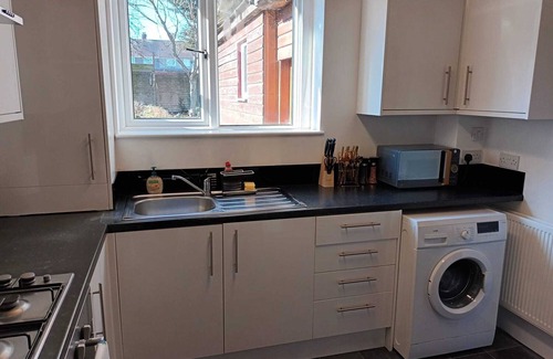 Stonnall House | Serviced 3-Bedroom Home Near NEC, Airport & JLR