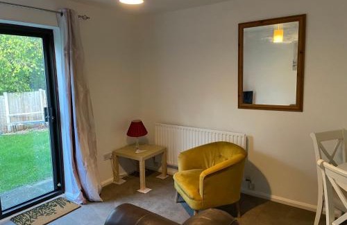 Worcester Apartment | Serviced Accommodation 2 bed house III