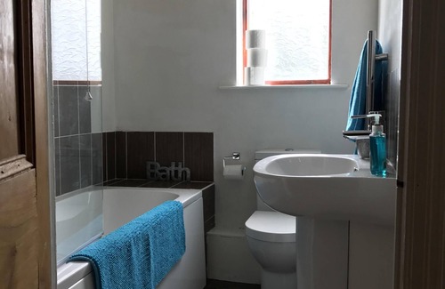 Lowton House | Serviced Accomodation close to Major North West Cites Manchester & Liverpool