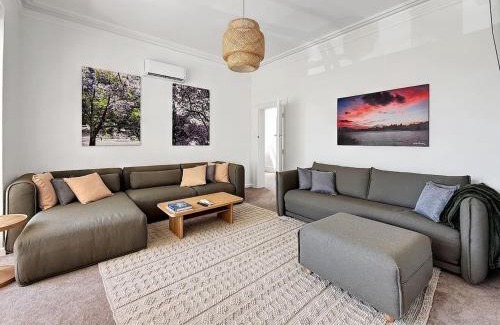 North Sydney Apartment | Serviced Luxury Condo, Parkside, moments to metro