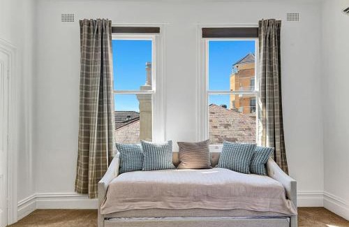 North Sydney Apartment | Serviced Luxury Condo, Parkside, moments to metro