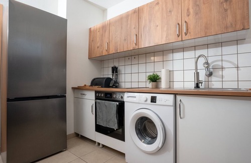 Marxloh Apartment | Serviceroom24 - Apartment 1 in Duisburg WLAN- Smart-TV - 24-7 check-in and kitchen