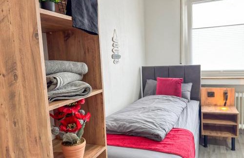 Alt-Rentfort Apartment | Serviceroom24 - Apartment 3 in Gladbeck WLAN - Smart-TV - 24-7 Check-in und Küche