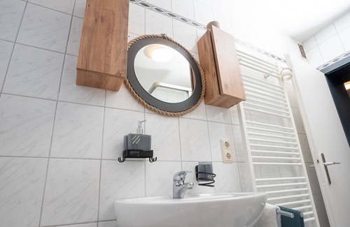 Westerholt Apartment | Serviceroom24 - Apartment 3 in Herten WLAN - Smart-TV - 24-7 check-in and kitchen