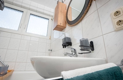 Westerholt Apartment | Serviceroom24 - Apartment 3 in Herten WLAN - Smart-TV - 24-7 check-in and kitchen
