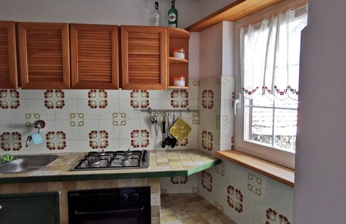 Sesta Godano House | Sesta Godano, a few km from 5 Terre, stone house in a medieval village.
