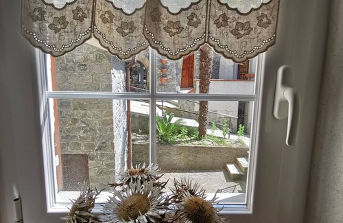 Sesta Godano House | Sesta Godano, a few km from 5 Terre, stone house in a medieval village.