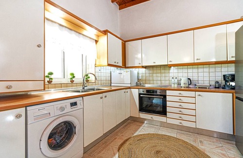 Archangelos House | Set in Archangelos, 2.7 km from Stegna Beach and 19 km from Lindos Acropolis.