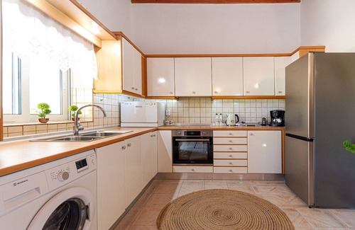 Archangelos House | Set in Archangelos, 2.7 km from Stegna Beach and 19 km from Lindos Acropolis.