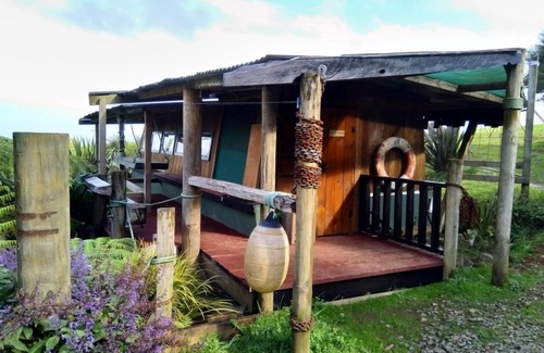 Te Mata Boat Rental | Set in Stone - Boat Cabin